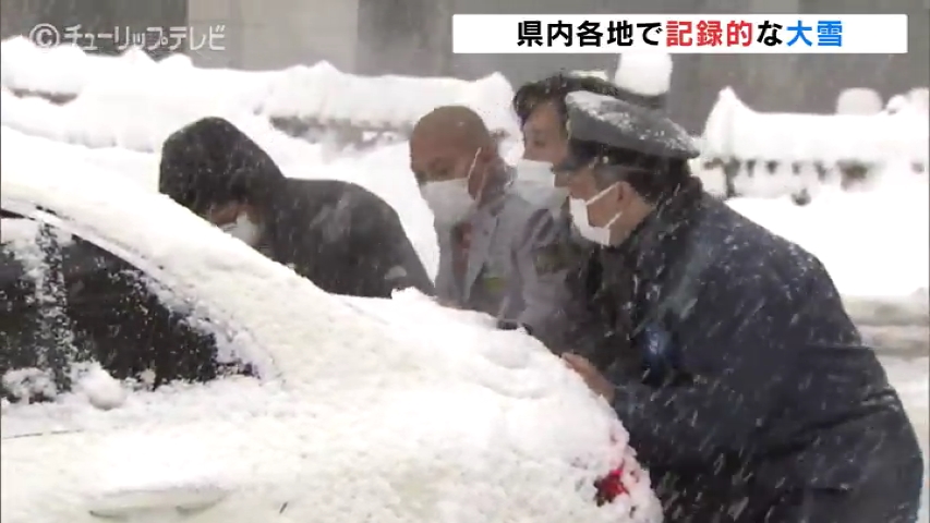 大雪続く 交通トラブル相次ぐ 富山県のニュース あしたに もっとハッピーを チューリップテレビ