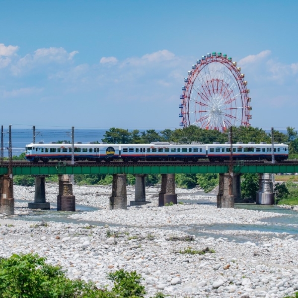 あいの風とやま鉄道　一万三千尺物語